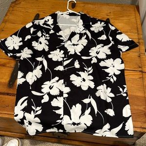 Hawaiian short sleeve dress shirt